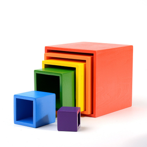 Bloques cuadrados educativos de madera arcoíris